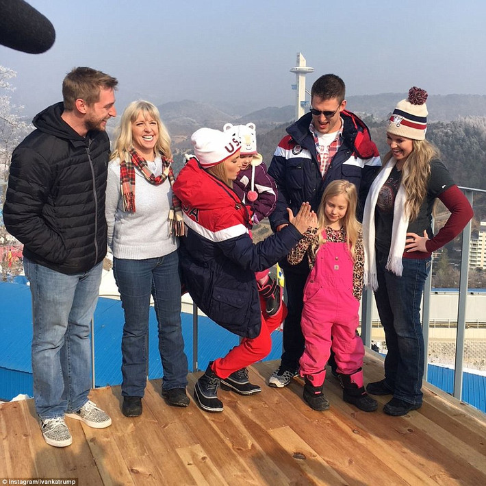 Ivanka Trump (trung tâm) cũng gặp gỡ người thân của một số vận động viên Mỹ tham dự kỳ Olympic này. Ảnh: Instagram.