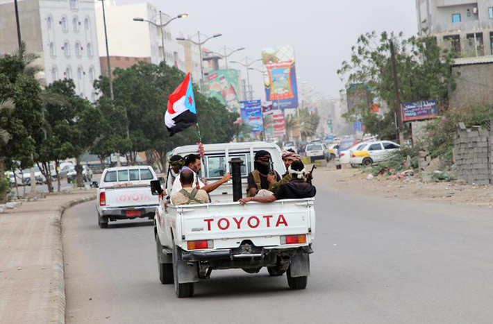 Các tay súng ly khai miền Nam Yemen “diễu hành” trên đường phố Aden.