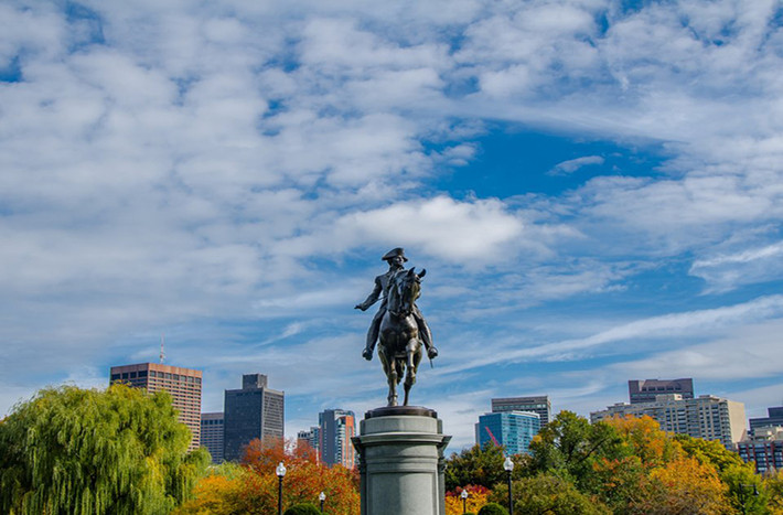 George Washington qua đời năm 1799 ở tuổi 69. Tên của ông được đặt cho thủ đô của nước Mỹ, gương mặt ông cũng được in trên tờ tiền Một đô la của nước này,...