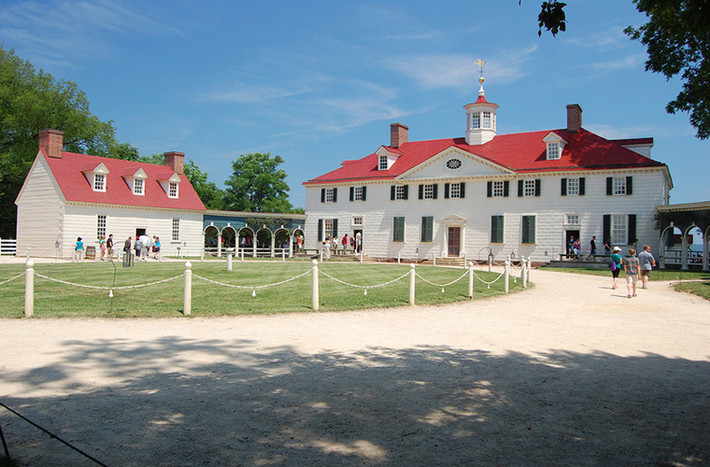 Năm 1761, George Washington thừa kế tòa nhà Mount Vernon do chính cha ông xây dựng. Sau nhiều năm, Washington đã biến nơi này trở thành khu vực rộng 8.000 mẫu với 5 trang trại và biệt thự gồm 21 phòng.