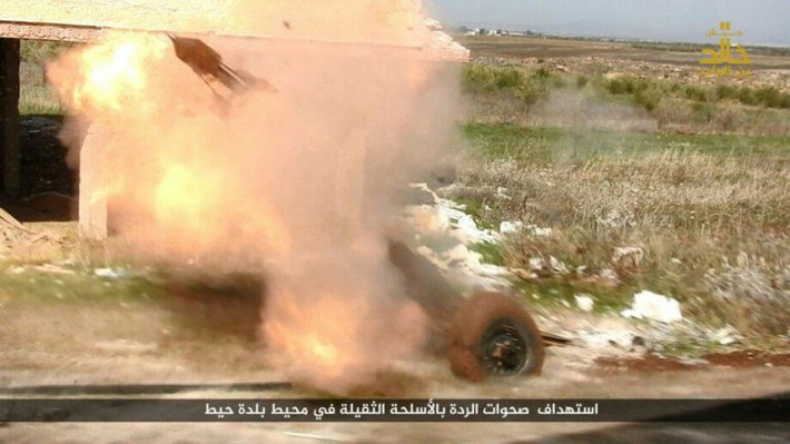 Trước đó, các nhà hoạt động ủng hộ chính phủ Syria đã cảnh báo rằng lực lượng FSA ở miền Nam Syria sẽ không thực sự chiến đấu chống IS và cuộc tấn công của FSA chỉ nằm trong kế hoạch của họ nhằm lấy tiền, vũ khí từ Israel.