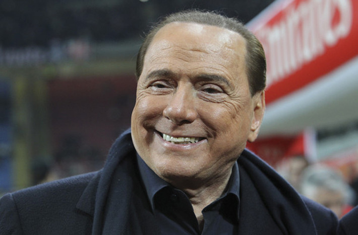 Và đến năm 2011, ông Berlusconi buộc phải từ chức Thủ tướng Italy sau khi đánh mất đa số ủng hộ tại Quốc hội cũng như vướng vào nhiều vụ bê bối liên quan đến cả chính trị cũng như đời tư. Ảnh: Getty Images.