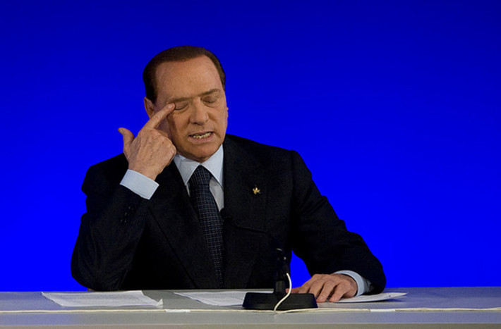 Về đời tư, ông Berlusconi có hai người vợ nhưng đã ly hôn. Năm 2007, cựu Thủ tướng Berlusconi từng phải công khai xin lỗi vợ về việc đã tán tỉnh những phụ nữ trẻ khác. Ảnh: Zimbio.