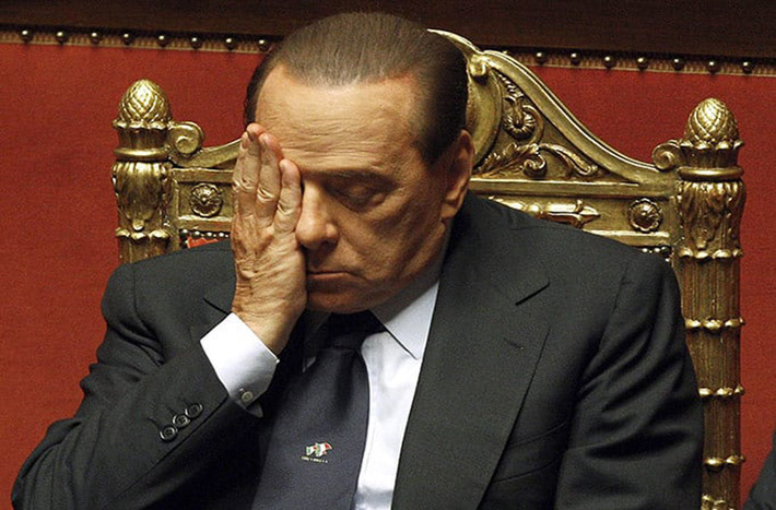 Quay ngược thời gian cách đây hơn 10 năm, vào năm 1994, Berlusconi đã công bố quyết định thành lập Đảng Forza Italia, chỉ hai tháng trước khi cuộc tổng tuyển cử diễn ra. Và thật bất ngờ, trong cuộc bầu cử tháng 3/1994, Đảng Forza Italia giành được tỷ lệ phiếu bầu cao nhất, đưa ông Berlusconi trở thành Thủ tướng Italy. Ảnh: Reuters.