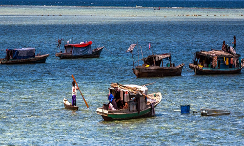 Người Bajau không có quốc tịch. Họ cắt đứt mối quan hệ với đất liền, thay vào đó chọn lối sống du mục trên biển cả rộng lớn.