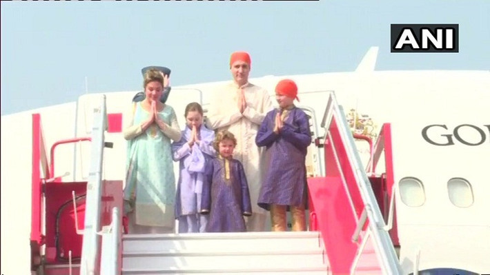 Trong chuyến thăm, cả gia đình Thủ tướng Trudeau thường xuyên diện trang phục truyền thống của Ấn Độ và điều đó vô tình trở thành tâm điểm gây xôn xao dư luận quốc gia Châu Á này. Ảnh: ANI.