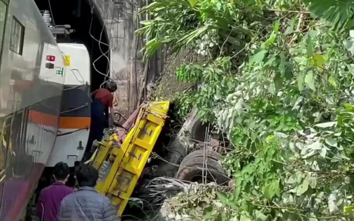 Ít nhất 50 người chết và 186 người bị thương trong vụ tai nạn này. Đây được xem là thảm họa đường sắt tồi tệ nhất trong vòng 7 thập kỷ qua tại Đài Loan.