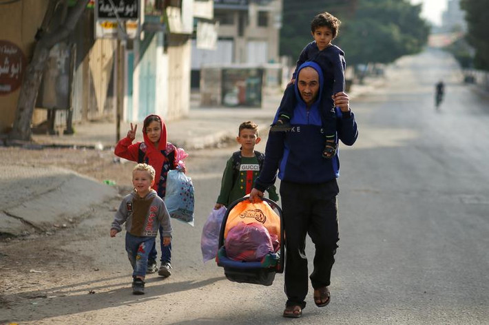 Những đợt không kích của Israel nhằm vào Gaza đã khiến nhiều người dân nơi đây phải rời bỏ nhà cửa đi lánh nạn.