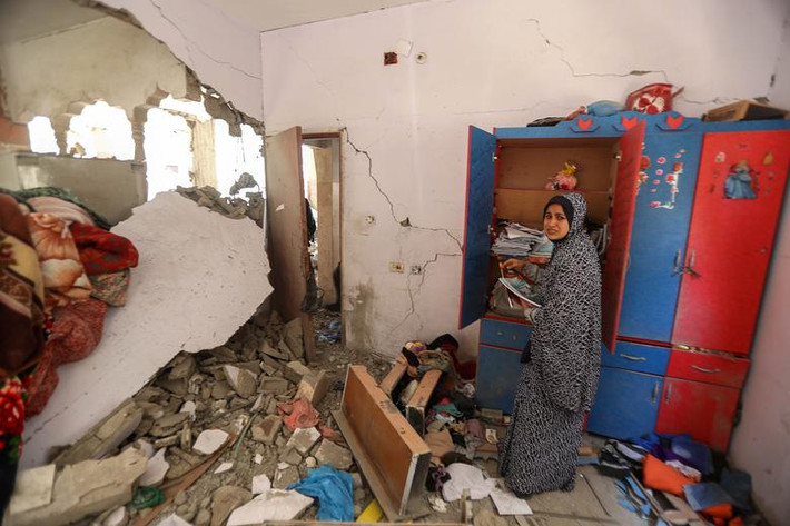 Ngôi nhà của người phụ nữ này ở thành phố Gaza cũng đã bị hư hại nặng nề sau đợt oanh kích của Israel ngày 14/5.
