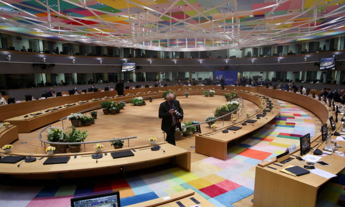 Liên minh châu Âu (EU) đã tuyên bố trừng phạt Belarus, trong đó cấm các hãng hàng không Belarus sử dụng không phận hoặc sân bay của mọi nước trong EU, đồng thời yêu cầu các hãng hàng không châu Âu tránh không phận Belarus. Ảnh: Bên trong một phòng hội nghị của EU tại Brussels, Bỉ, ngày 24/5. Ảnh: Reuters.