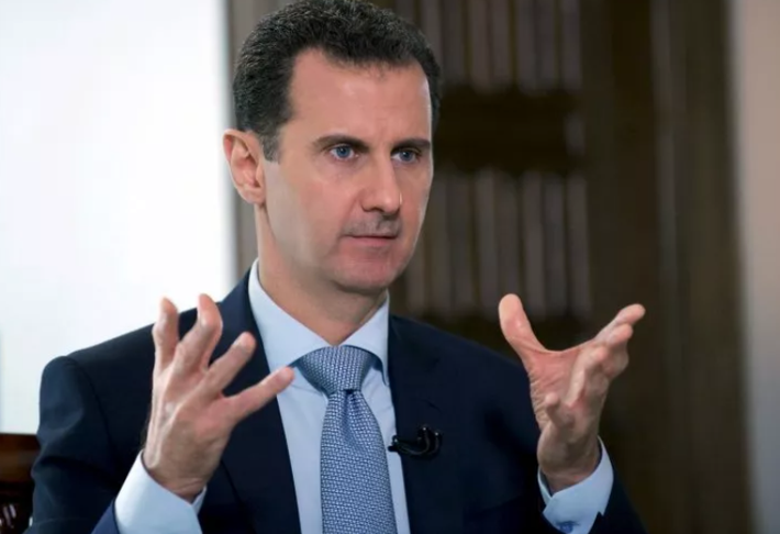 Sau cái chết của Bassel, ông Hafez Assad bắt tay vào việc đào tạo Bashar làm chính trị và là người kế thừa mới. Đầu tiên, Tổng thống Hafez tạo lập vị thế của Bashar trong bộ máy quân sự và an ninh nước này. Tiếp đến, xây dựng hình ảnh của Bashar trong lòng công chúng. Và cuối cùng, ông để con trai mình làm quen với các cơ chế điều hành đất nước. Ảnh: TheWeek.