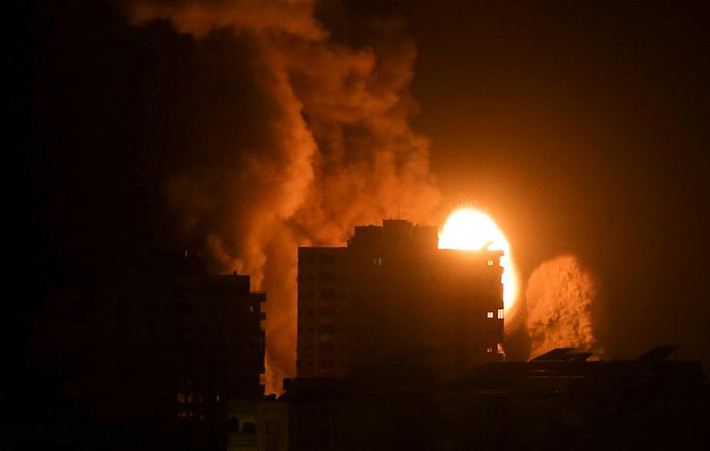 Đáng chú ý, vào sáng 17/5, Israel đã tiến hành đợt không kích dữ dội, với sự tham gia của 54 chiến đấu cơ, nhắm vào 35 mục tiêu cũng như đường hầm được các tay súng Hamas sử dụng làm nơi ẩn náu. Tổng cộng 15km đường hầm đã bị phá hủy.