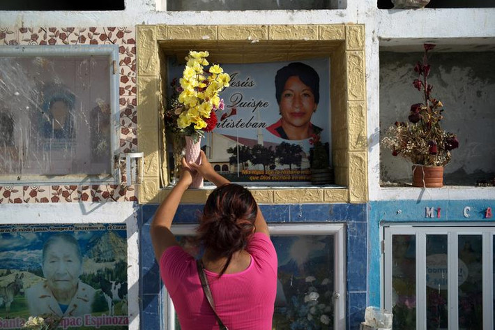 Hellen Nanez, 28 tuổi ở Pisco, chia sẻ với Reuters: "Thật sự là tôi không còn nước mắt nữa". Hellen đã hứng chịu nỗi đau khi mất đi 13 người thân kể từ khi đại dịch COVID-19 bùng phát hồi năm ngoái. (Nguồn ảnh: Reuters)