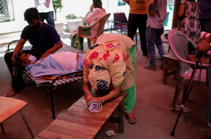 Trong làn sóng dịch COVID-19 thứ hai ở Ấn Độ, tốc độ lây nhiễm virus SARS-CoV-2 ở mọi nhóm tuổi đều tăng. Ở nhóm tuổi 70-80 và trên 80, tỷ lệ tử vong tăng cao hơn.