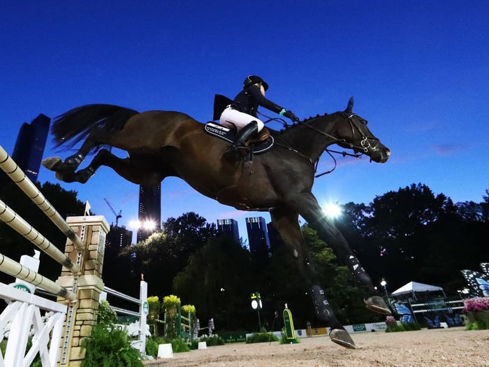 Khi còn là sinh viên tại Stanford, Jennifer nói với Horse Network rằng cân bằng giữa việc học với cưỡi ngựa khiến cuộc sống của cô "bận rộn một chút, nhưng tôi thích điều đó".