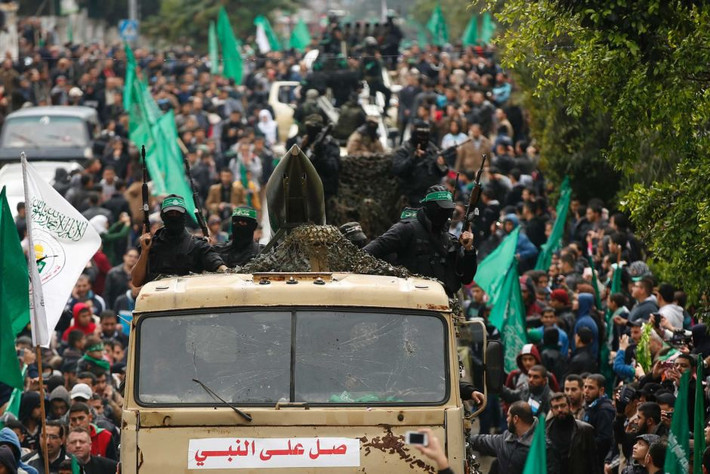 Được biết, các hoạt động của Hamas trong lĩnh vực xã hội cũng khá rộng rãi. Phong trào Hamas ngày càng lớn mạnh và giành được sự ủng hộ nhờ các chương trình phúc lợi xã hội lớn như mở các trường dạy cho trẻ em Hồi giáo, bệnh viện và trang trải cuộc sống cho gia đình các phần tử vũ trang,...Chính vì vậy, Hamas giành được uy tín lớn trong người dân Palestine.