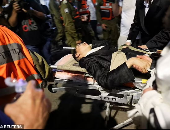 Được biết, trong số những người thiệt mạng có một bé trai 12 tuổi. Ảnh: Reuters.