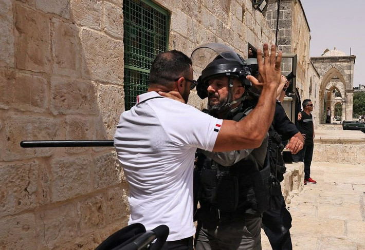 "Với việc tiếp tục chính sách khiêu khích, chính phủ Israel đang thách thức các nỗ lực quốc tế nhằm chấm dứt căng thẳng và leo thang ở Jerusalem và lãnh thổ Palestine, cũng như chấm dứt sự gây hấn ở Gaza", tuyên bố của chính phủ Palestine nhấn mạnh. Ảnh: AFP.