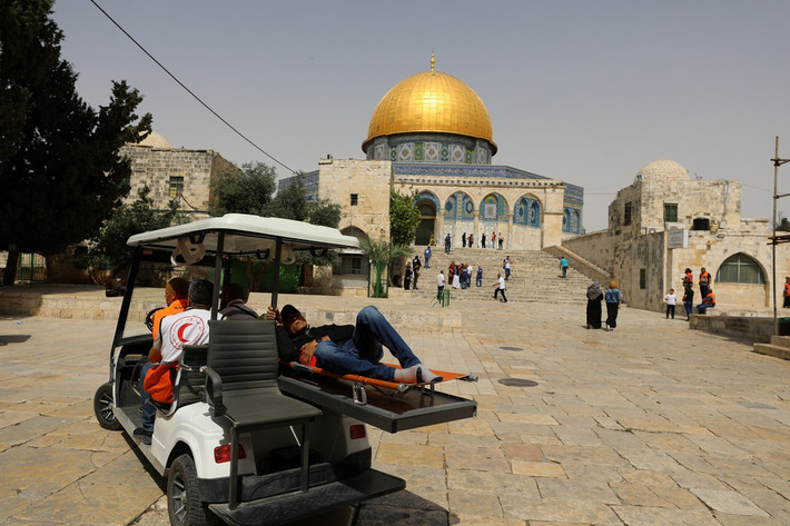 Tổ chức Trăng lưỡi liềm đỏ của Palestine cho biết họ đã điều trị cho 20 người bị thương sau vụ đụng độ. Hai người đã được đưa đến bệnh viện, trong khi số còn lại được chăm sóc tại chỗ. Ảnh: Reuters.