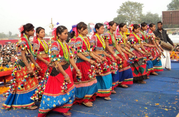 Dân số Nepal khoảng 29 triệu người nhưng có đến 60 nhóm dân tộc, sử dụng gần 100 ngôn ngữ khác nhau. Tuy nhiên, tiếng Nepal là ngôn ngữ chính thức của nước này. Ảnh: LHN.