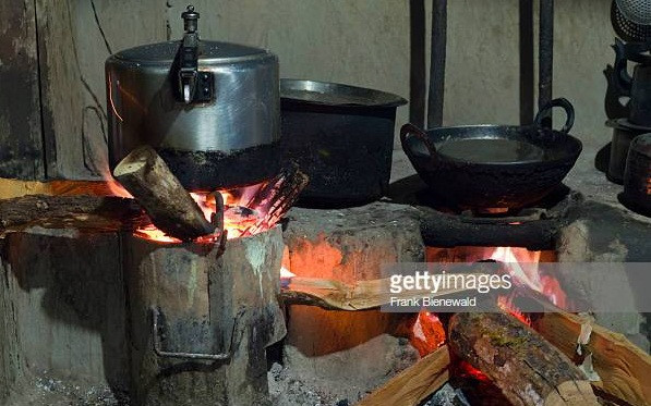 Theo phong tục của bộ lạc Newari ở Nepal, tại tiệc cưới, mọi người sẽ chuẩn bị tới 84 món ăn đặc trưng của địa phương. Ảnh: Getty.
