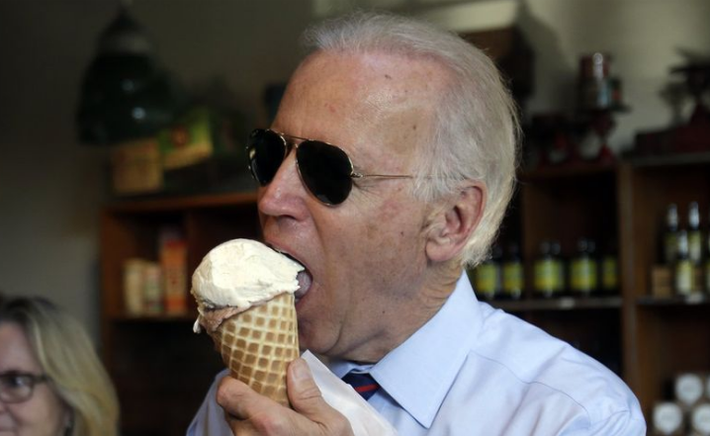 "Ông ấy có sở thích giống một đứa trẻ 5 tuổi", một cố vấn lâu năm của ông Biden nói với The Post. Ảnh: AP.