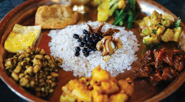 Tay trái không được dùng khi ăn ở Nepal. Ảnh: Wikipedia.