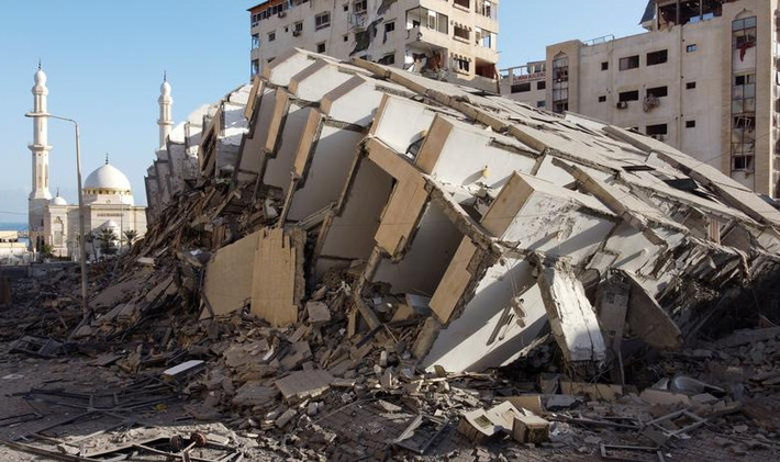 Được biết, một tòa tháp 13 tầng ở Gaza đã bị san phẳng sau khi bị trúng tên lửa từ Israel.