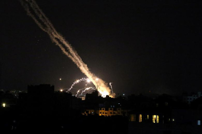 Xung đột Israel - Palestine những ngày qua bắt nguồn từ vụ đụng độ giữa người Palestine và cảnh sát Israel tại thánh đường Hồi giáo al-Aqsa ở Jerusalem hôm 9/5. (Nguồn ảnh: Reuters)