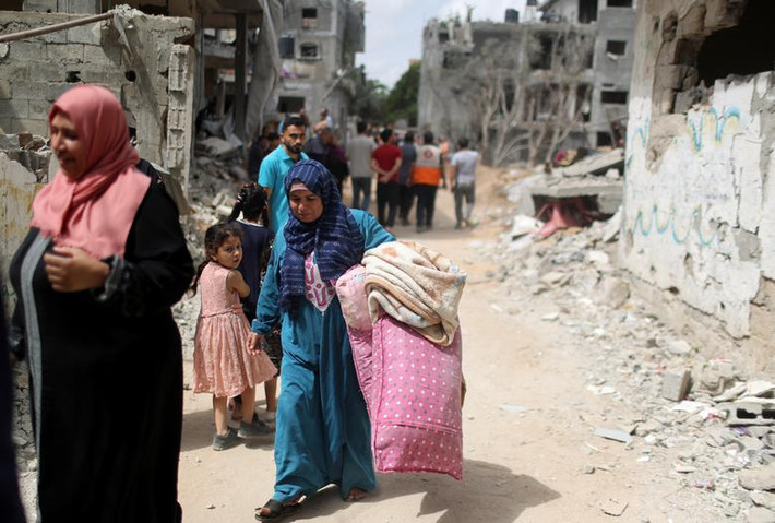 Những người dân sơ tán trở về nhà tại Beit Hanoun sau khi lệnh ngừng bắn Israel - Hamas có hiệu lực.