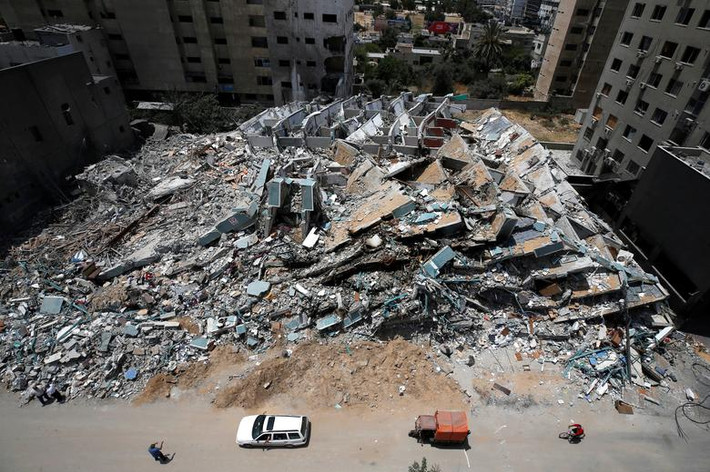 Một tòa nhà cao tầng bị san phẳng trong đợt không kích của Israel tại thành phố Gaza. Ảnh chụp từ trên cao ngày 21/5.