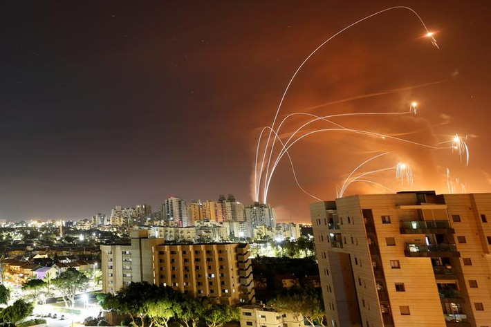 Quân đội Israel và phong trào Hamas liên tục tiến hành các vụ không kích đáp trả lẫn nhau trong vài ngày qua. (Nguồn ảnh: Reuters)