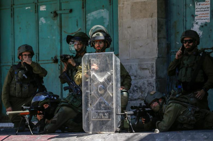 Về phía Israel, hai binh sĩ được cho là bị thương do trúng đạn của người Palestine.