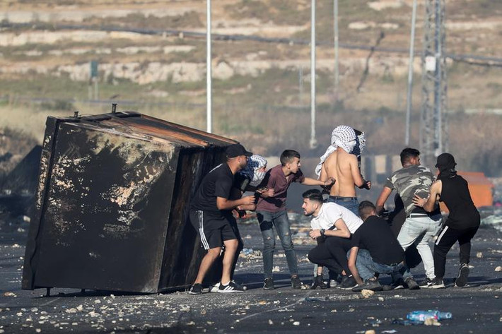 Được biết, Muhammed Ishaq Hamid, một người Palestine 25 tuổi, đã thiệt mạng do trúng đạn của lực lượng an ninh Israel trong cuộc đụng độ tại chốt quân sự Beit El gần Ramallah thuộc Bờ Tây.