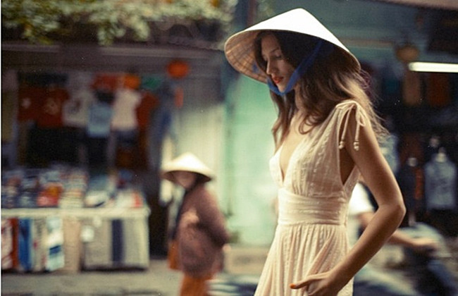 Hình ảnh pha trộn Đông - Tây này khiến nhiều người thích thú vì tạo được ấn tượng thị giác.