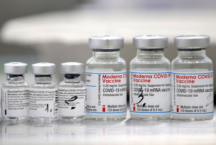 Moderna đang nghiên cứu vắc xin COVID-19 ở trẻ em dưới 12 tuổi. Còn Johnson & Johnson đã lên kế hoạch thử nghiệm ở những lứa tuổi nhỏ hơn nhưng vẫn chưa bắt đầu. Ảnh: Reuters.