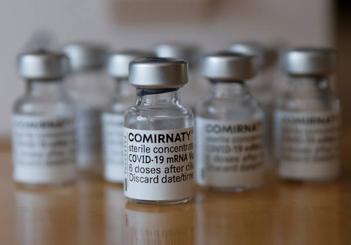 Tiến sĩ Marks cho biết FDA muốn có thêm nhiều dữ liệu an toàn hơn về vắc xin cho trẻ nhỏ. Ảnh: Reuters.