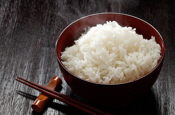 Chuyên gia dinh dưỡng khuyên bạn, chỉ nên ăn 2 bát cơm mỗi bữa để đảm bảo an toàn cho sức khỏe.