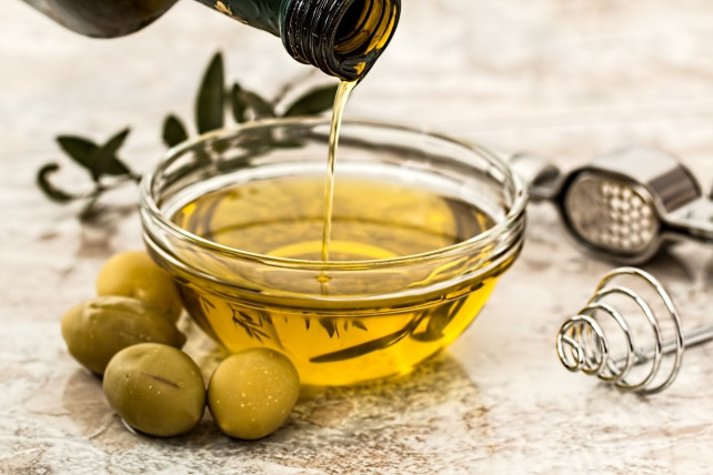 Để tăng cường khả năng miễn dịch, hãy tập trung vào sự cân bằng của axit béo omega-3 đến omega-6 thay vì loại bỏ những loại dầu này khỏi chế độ ăn uống của bạn. Ảnh: DC.