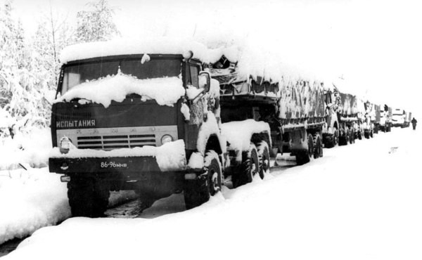Những chiếc xe tải KAMAZ trong buổi chạy thử nghiệm. Ảnh: ER.