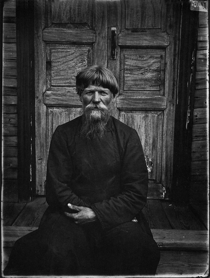 Mục sư của nhà thờ nhỏ tại Semenov, 1897. (Ảnh: Maxim Dmitriev)