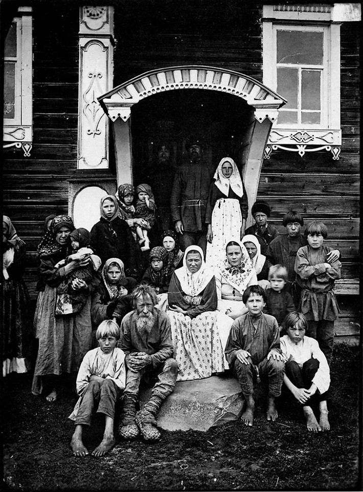 Những người dân làng Kuznetsovo. (Ảnh: Maxim Dmitriev)