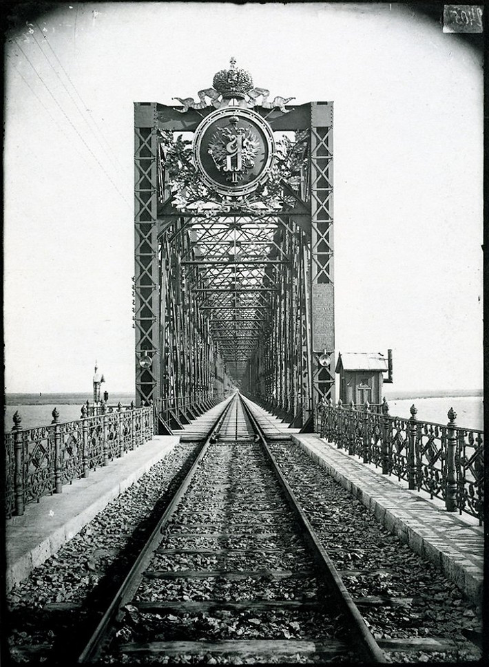 Cầu Alexander bắc qua sông Volga tại Syzran, 1894. (Ảnh: Maxim Dmitriev)