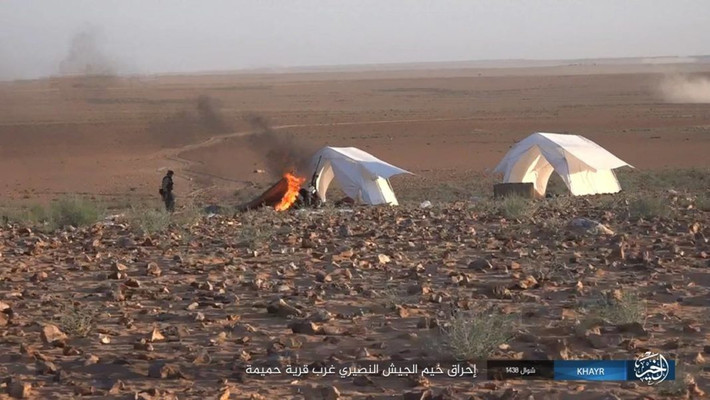 Chúng đốt lều trại của các binh sĩ Syria. Ảnh: AMN.