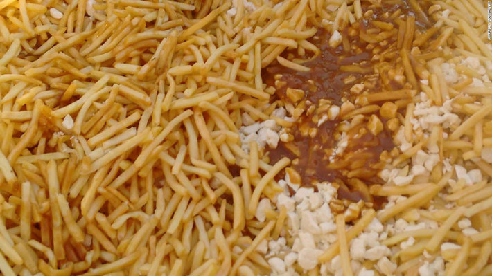Yến tiệc Poutine: Lễ hội ẩm thực 3 ngày ở Ottawa, Canada không chỉ là dịp để thưởng thức món Poutine truyền thống (được làm từ khoai tây chiên, nước xốt và pho mát) mà còn là cơ hội tham gia các cuộc thi nấu ăn thú vị và hòa mình vào âm nhạc sôi động.