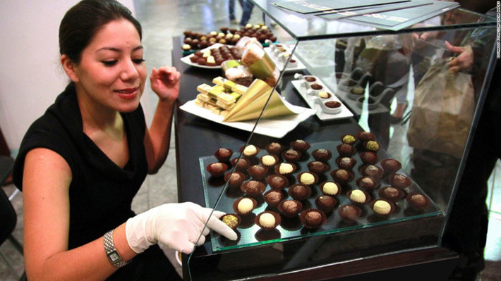 Lễ hội Salon de Chocolate: Giữa tháng 6 chính là thời điểm cho những tín đồ chocolate nếu ghé thăm Quito, Ecuador. Hằng năm có nhiều lễ hội sôcôla được tổ chức nhưng không nơi nào hơn Ecuador bởi đây là quê hương của loại chocolate hảo hạng trên thế giới.