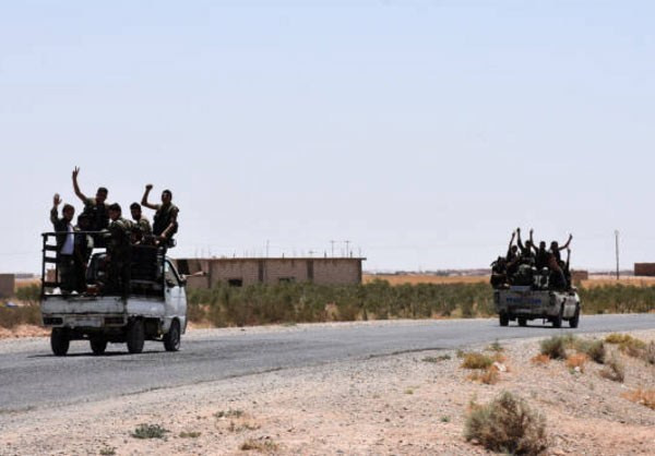 Lực lượng chính phủ Syria cũng giải phóng thêm nhiều vùng đất khác gần thành phố Raqqa. Ảnh: FNA.