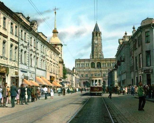 Tòa tháp Sukharev lịch sử ở Moscow cách đây hàng chục năm về trước. Ảnh: ER.