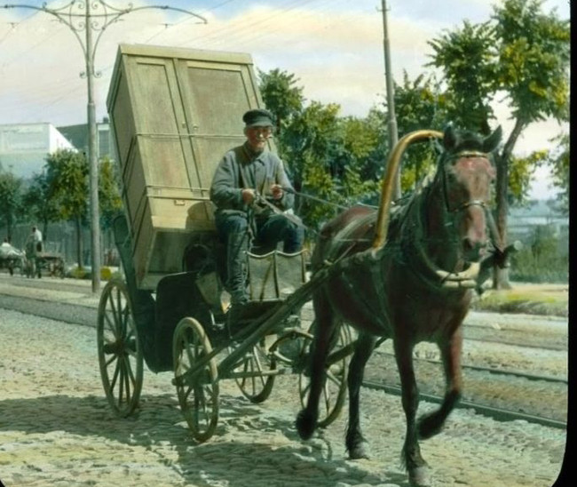 Xe ngựa cũng là một trong những phương tiện vận chuyển ở Moscow thời bấy giờ. Ảnh: ER.