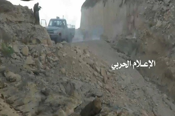 Al Masdar News đưa tin ngày 26/7, quân nổi dậy Houthi phục kích một chiếc xe quân sự của Ả-rập Xê-út đang chạy qua tỉnh Najran ở phía tây nam Ả-rập Xê-út hôm 25/7 và sát hại toàn bộ binh sĩ trên xe. Ảnh: AMN.
